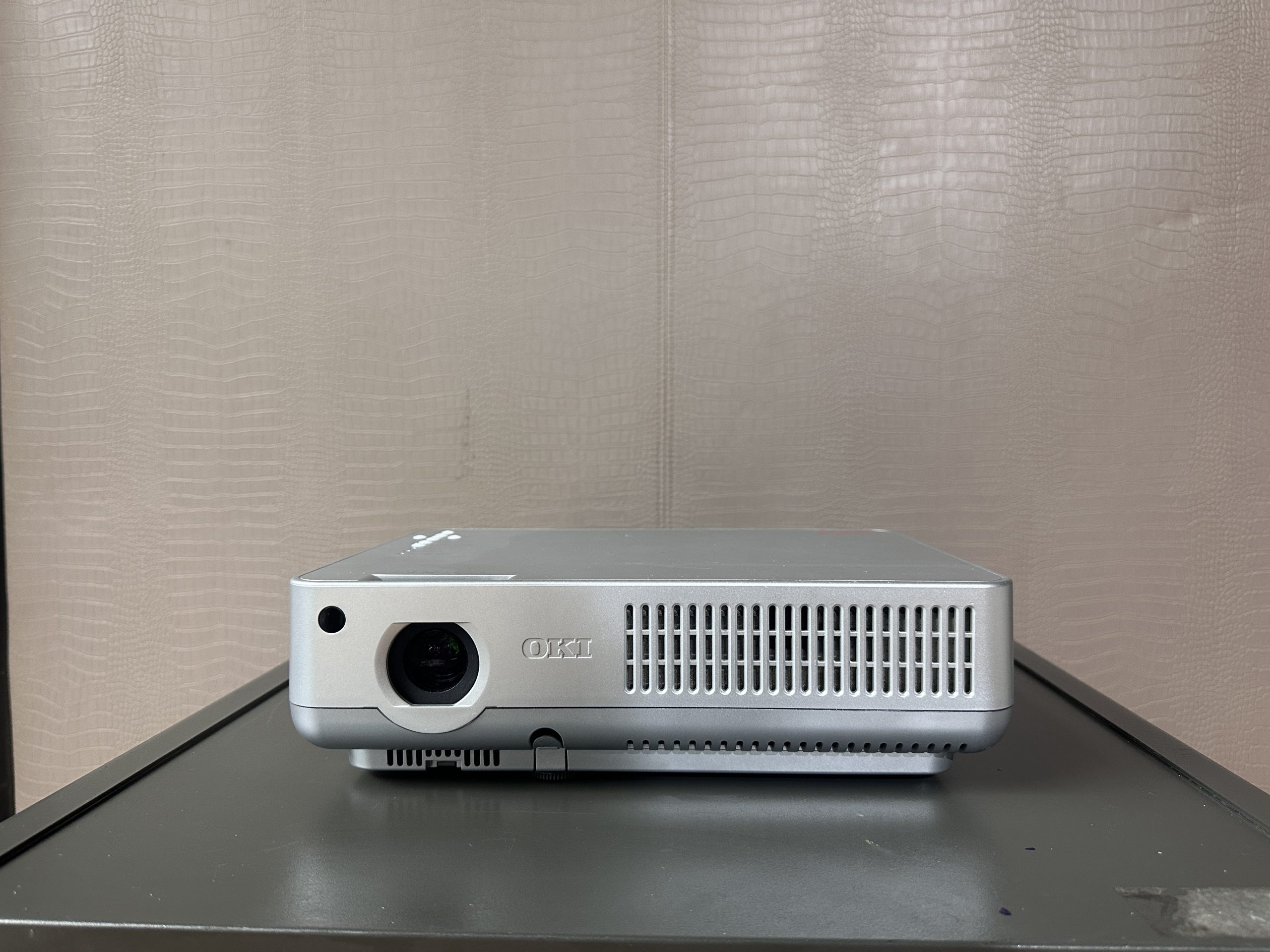 โปรเจคเตอร์ แบรนด์ OKI Model OKI-P15X โปรเจคเตอร์ แบรนด์ OKI Model OKI-P15X