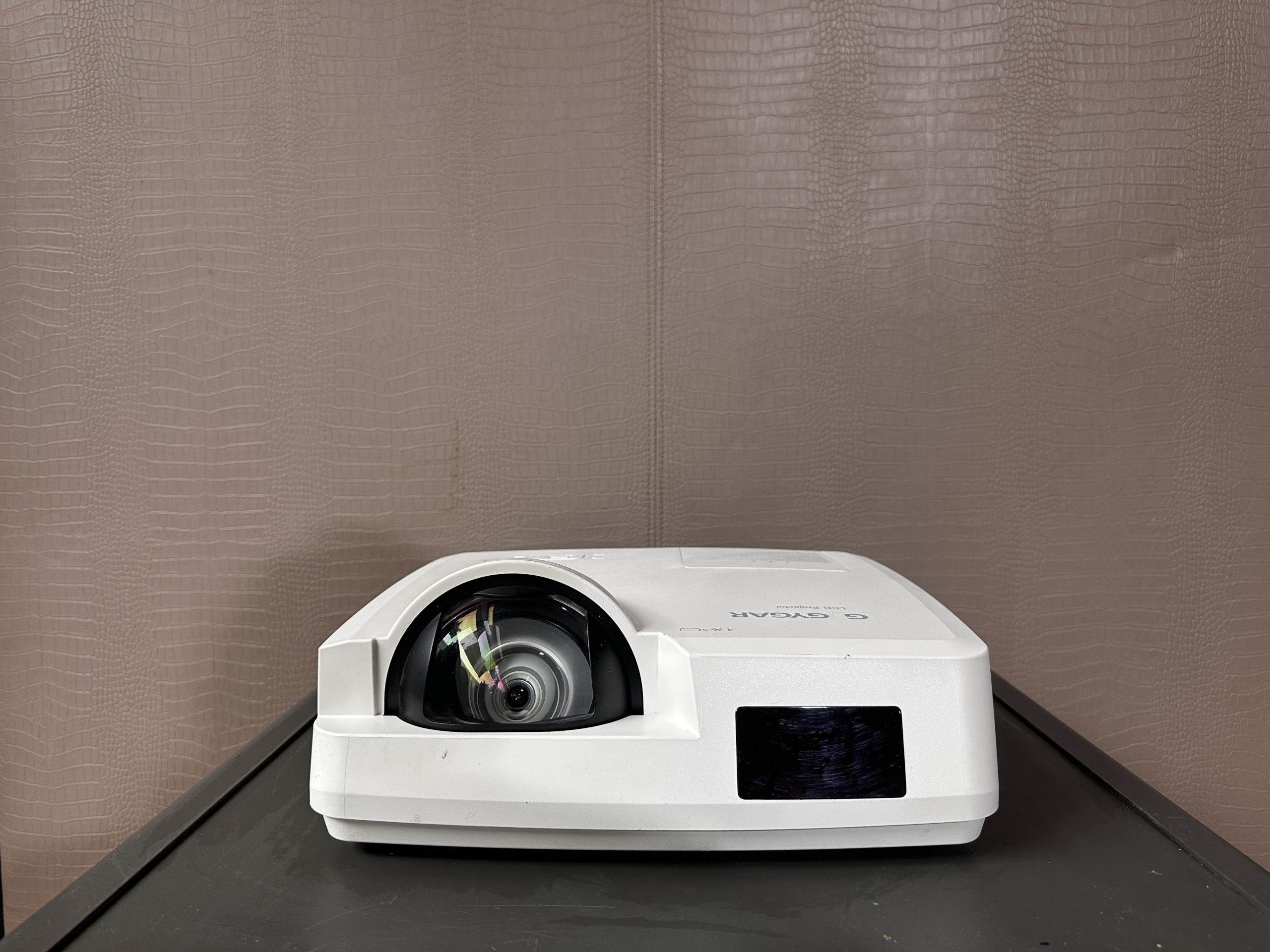 LCD Projector แบรนด์ G GYGAR รุ่น CS 45 LCD Projector แบรนด์ G GYGAR รุ่น CS 45