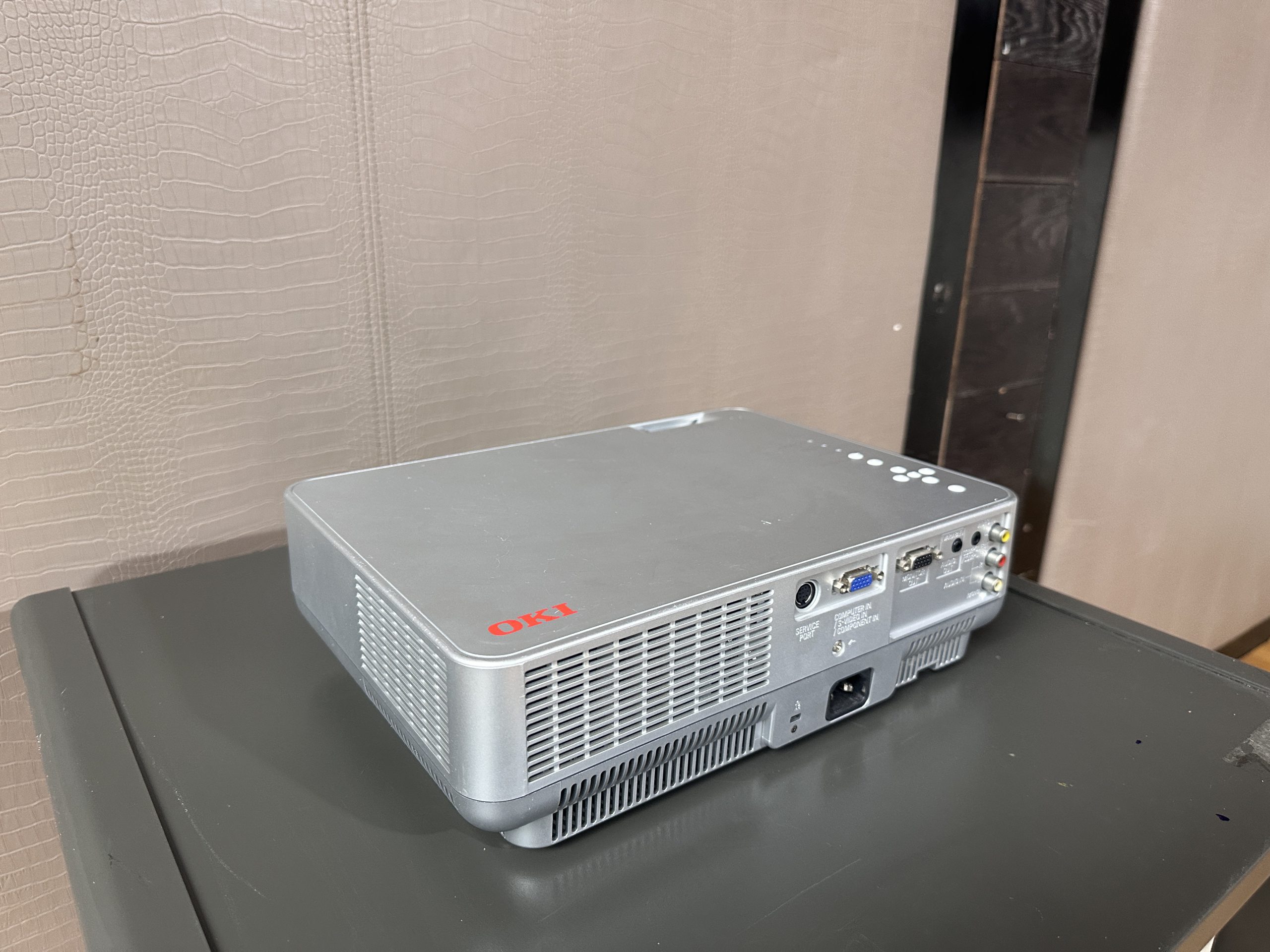 โปรเจคเตอร์ แบรนด์ OKI Model OKI-P15X โปรเจคเตอร์ แบรนด์ OKI Model OKI-P15X