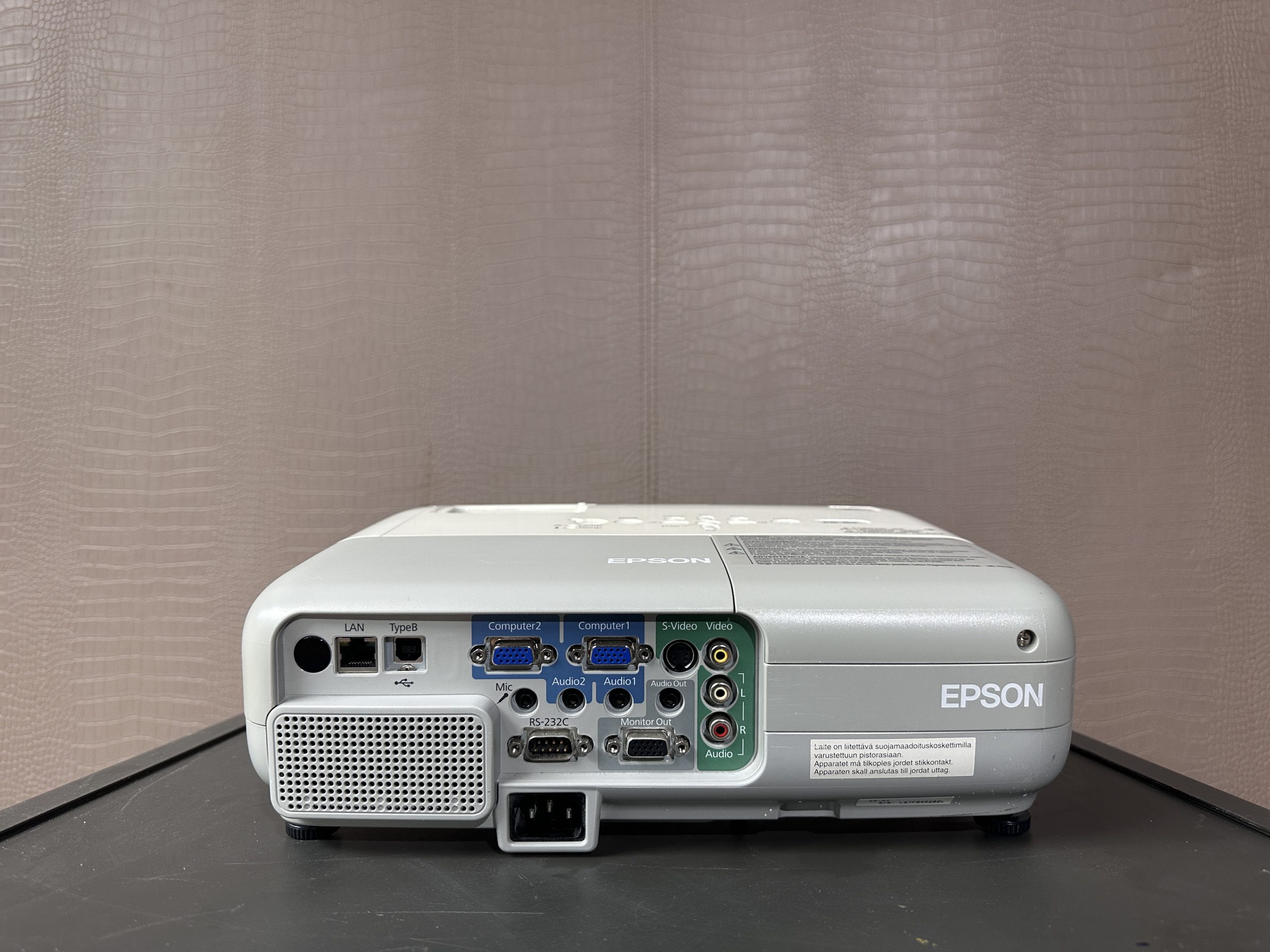 โปรเจคเตอร์ แบรนด์ EPSON รุ่น EB-84 โปรเจคเตอร์ แบรนด์ EPSON รุ่น EB-84