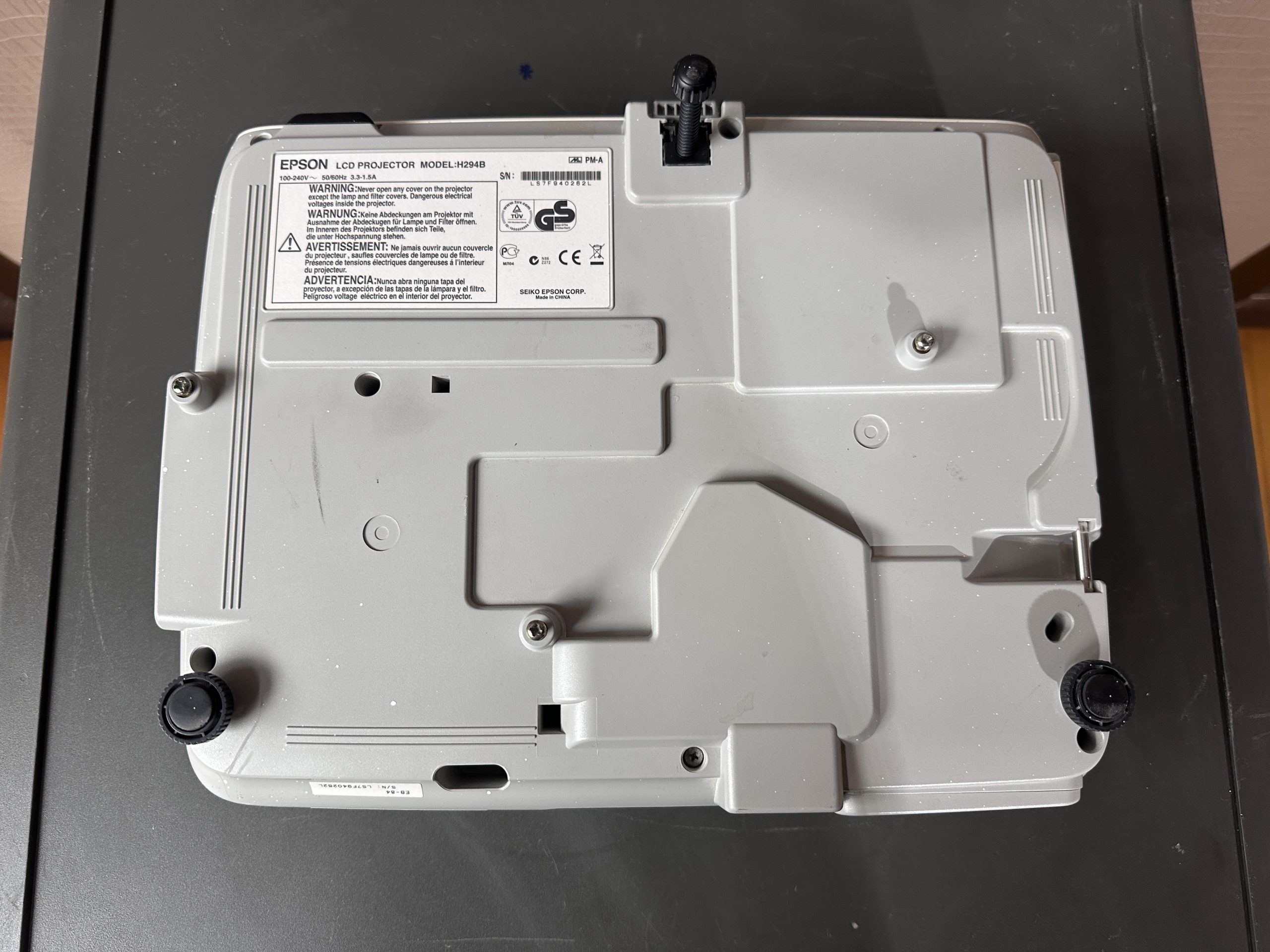 โปรเจคเตอร์ แบรนด์ EPSON รุ่น EB-84 โปรเจคเตอร์ แบรนด์ EPSON รุ่น EB-84