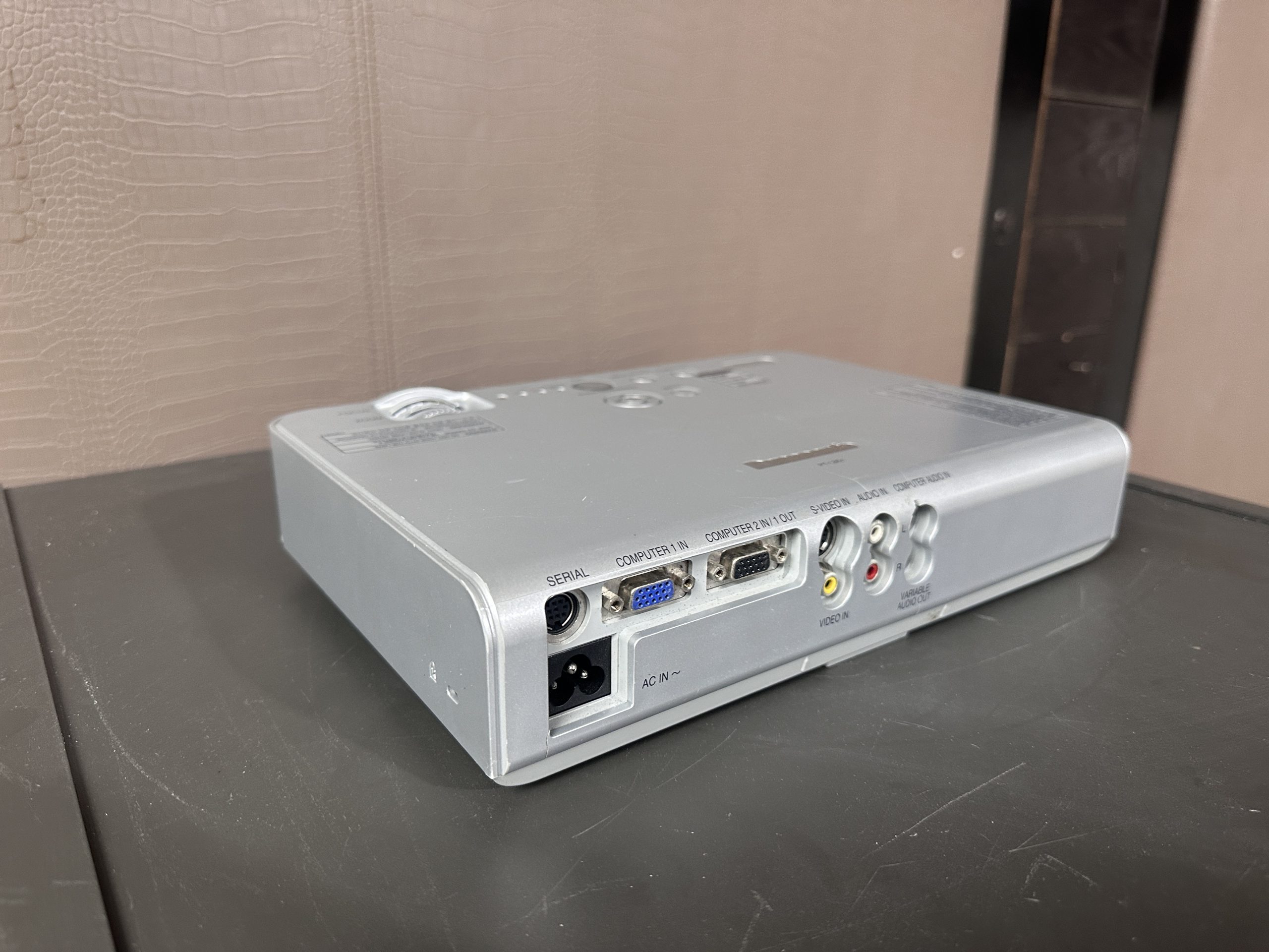 LCD โปรเจเตอร์ แบรนด์ Panasonic รุ่น PT-LB51 LCD โปรเจเตอร์ แบรนด์ Panasonic รุ่น PT-LB51