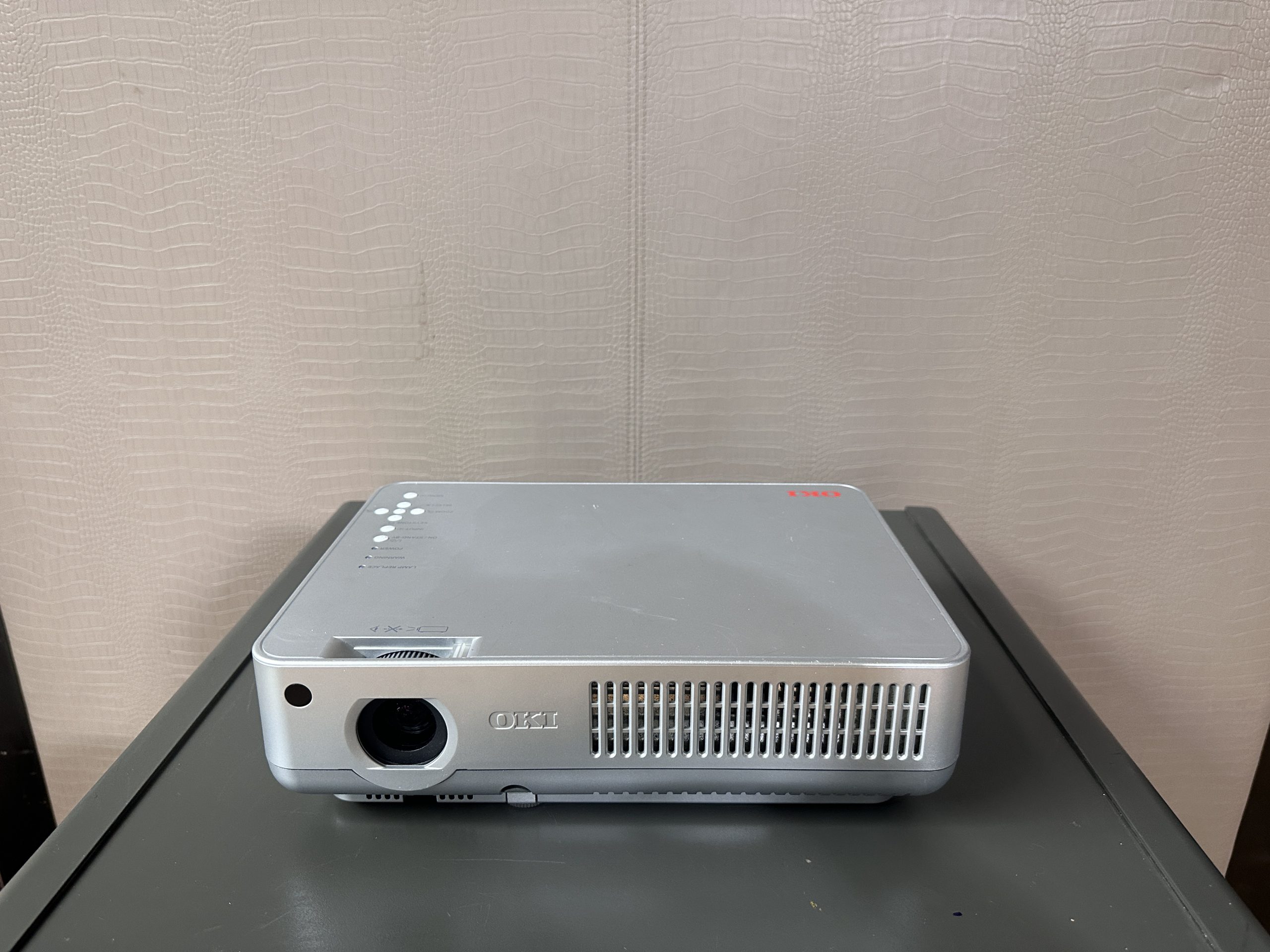 โปรเจคเตอร์ แบรนด์ OKI Model OKI-P15X โปรเจคเตอร์ แบรนด์ OKI Model OKI-P15X