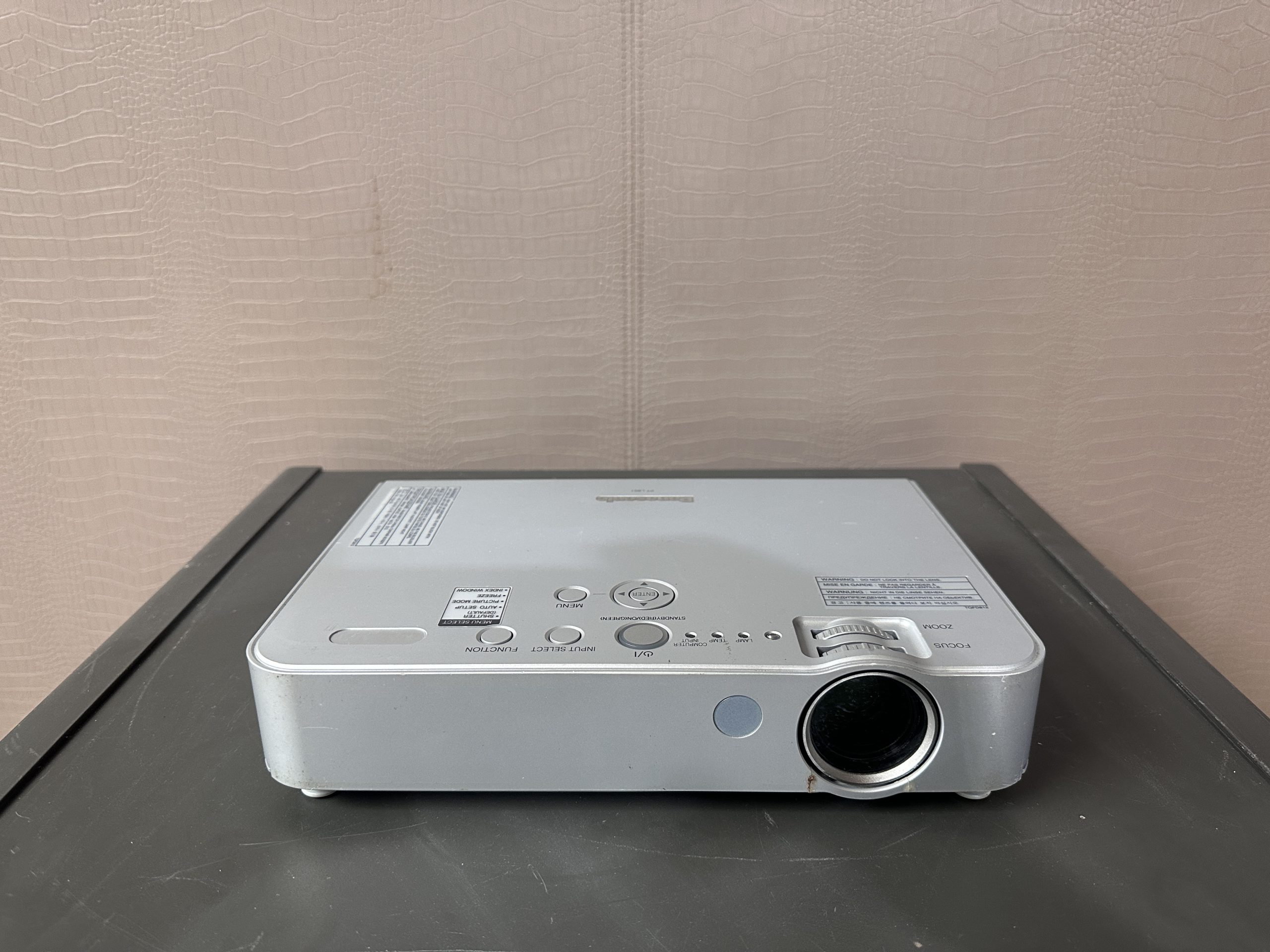 LCD โปรเจเตอร์ แบรนด์ Panasonic รุ่น PT-LB51 LCD โปรเจเตอร์ แบรนด์ Panasonic รุ่น PT-LB51