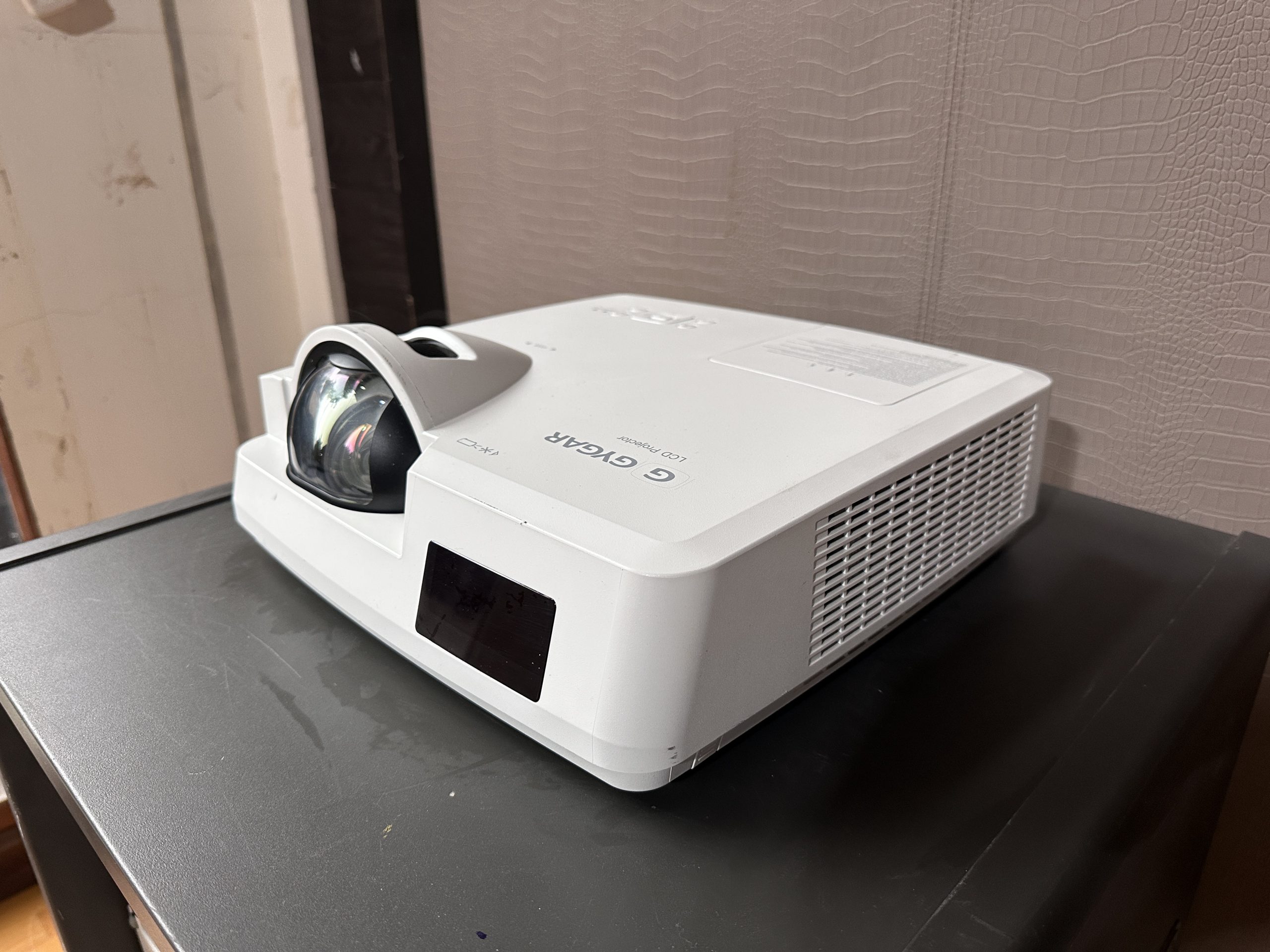 LCD Projector แบรนด์ G GYGAR รุ่น CS 45 LCD Projector แบรนด์ G GYGAR รุ่น CS 45