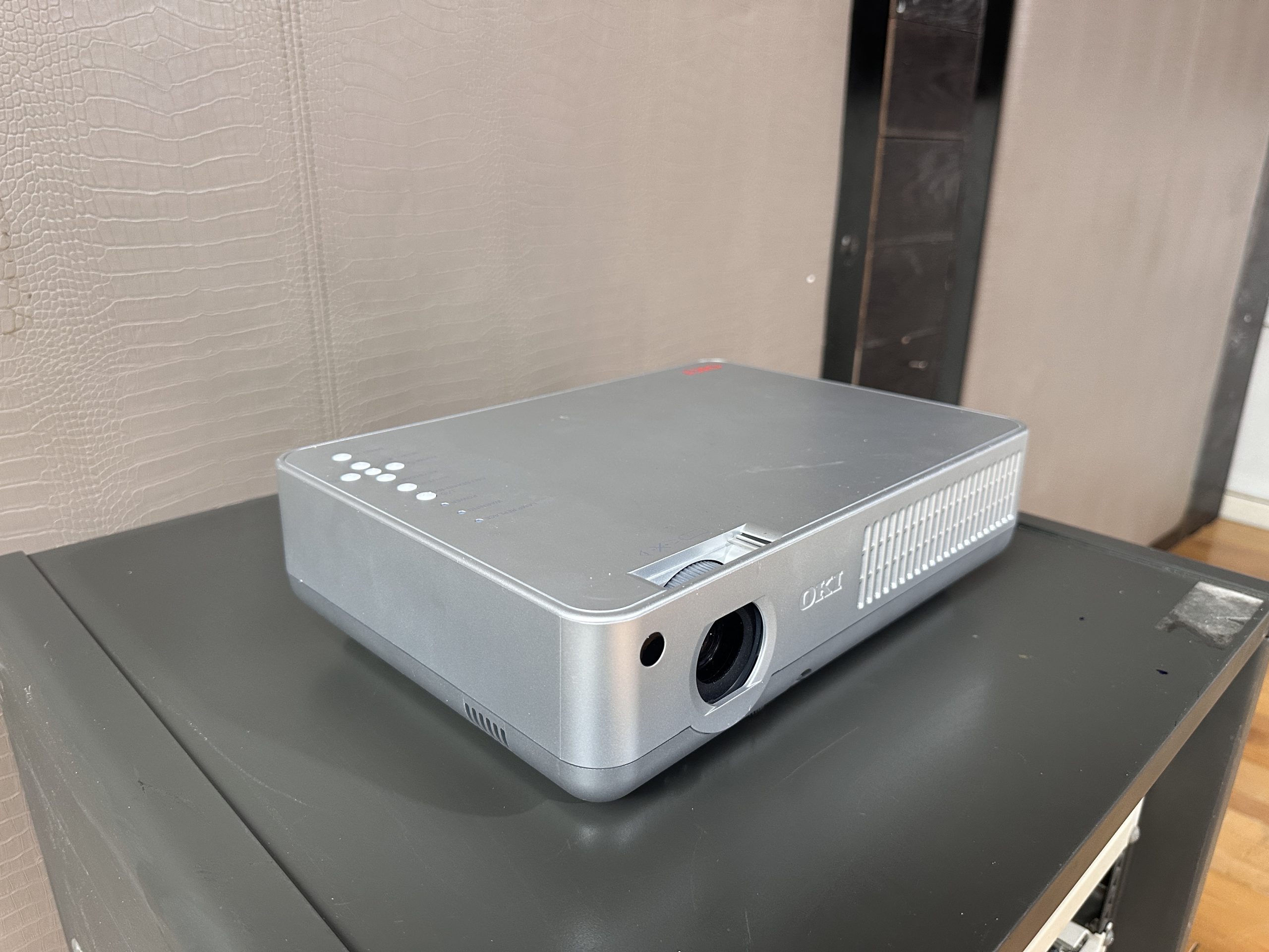 โปรเจคเตอร์ แบรนด์ OKI Model OKI-P15X โปรเจคเตอร์ แบรนด์ OKI Model OKI-P15X