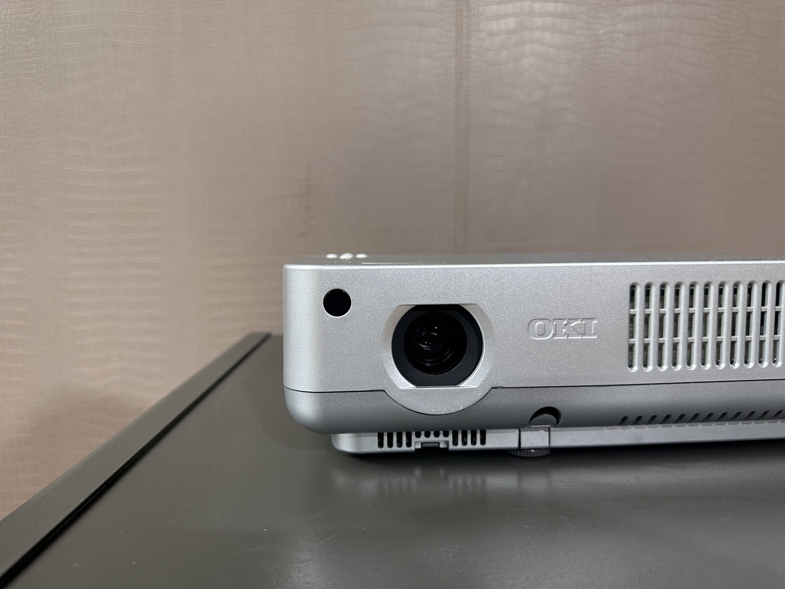 โปรเจคเตอร์ แบรนด์ OKI Model OKI-P15X โปรเจคเตอร์ แบรนด์ OKI Model OKI-P15X