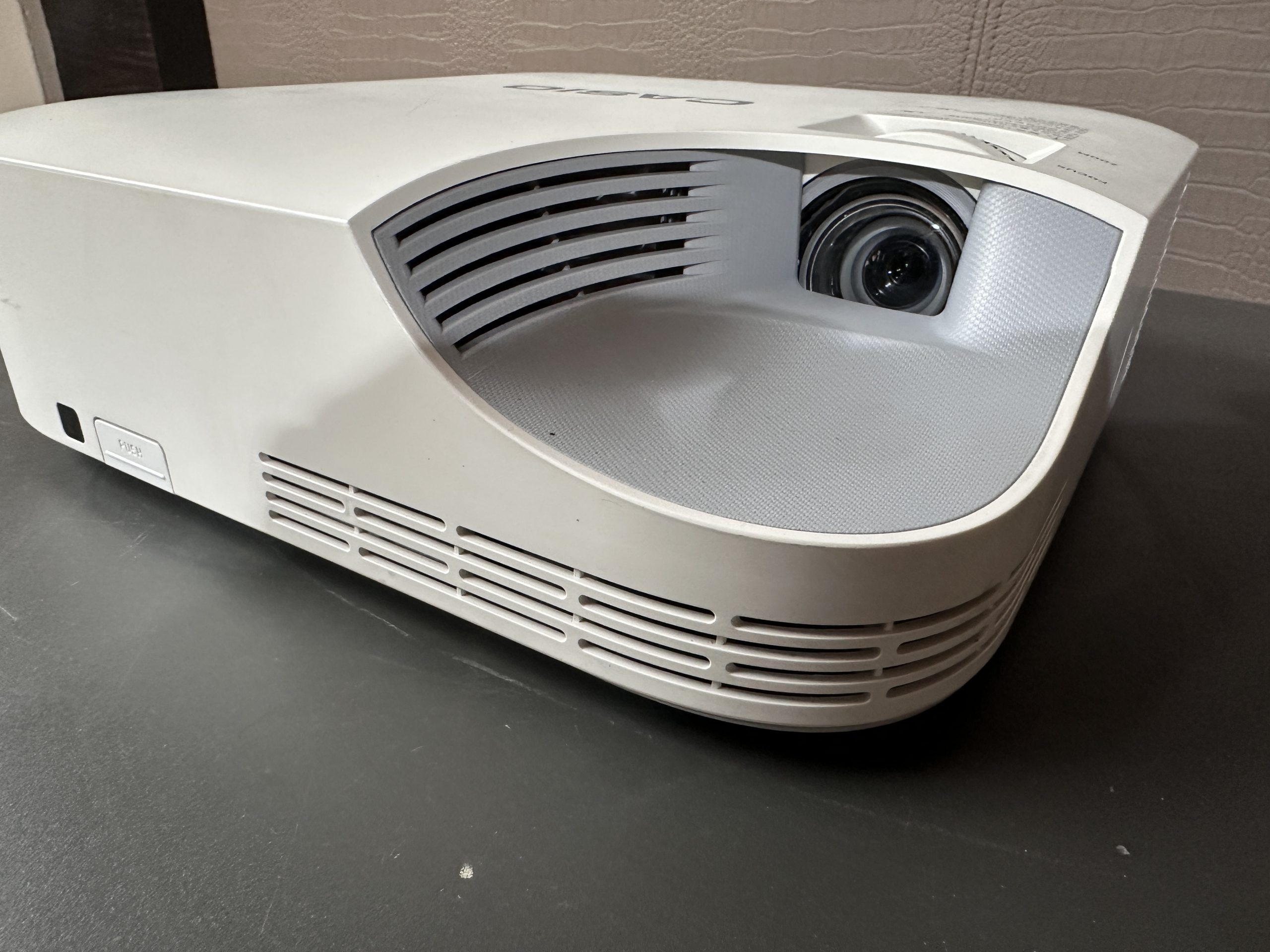 โปรเจคเตอร์ แบรนด์ CASIO รุ่น XJ-V2 สีขาว โปรเจคเตอร์ แบรนด์ CASIO รุ่น XJ-V2 สีขาว