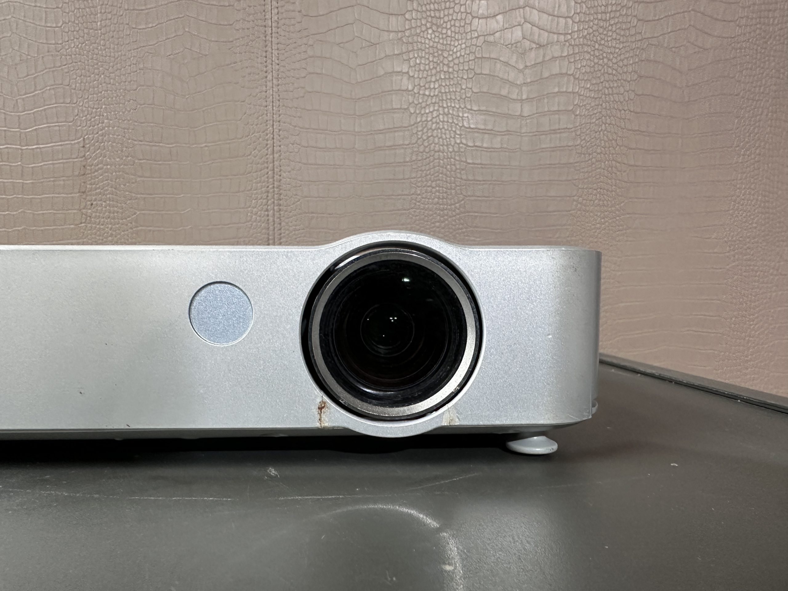 LCD โปรเจเตอร์ แบรนด์ Panasonic รุ่น PT-LB51 LCD โปรเจเตอร์ แบรนด์ Panasonic รุ่น PT-LB51