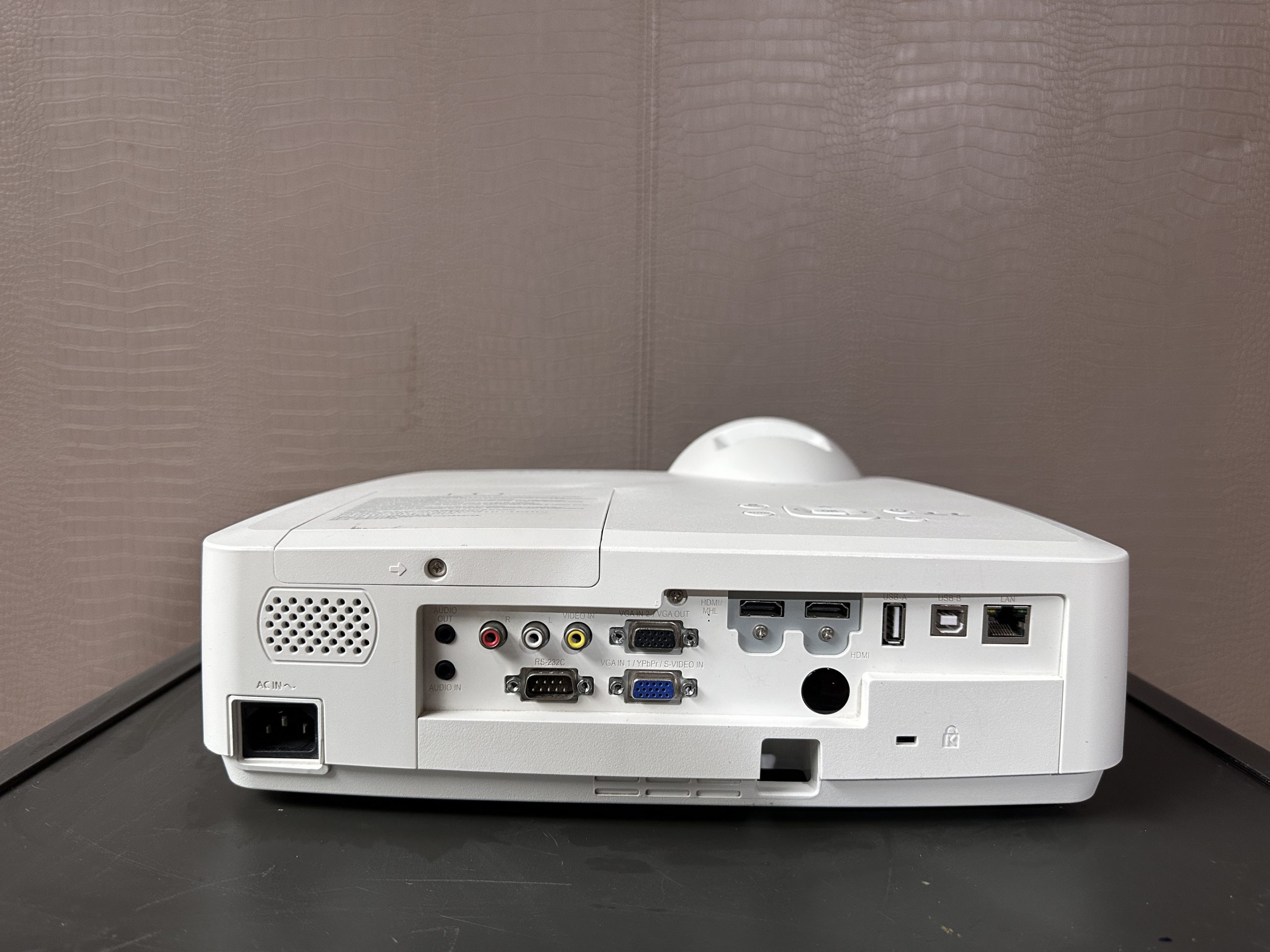 LCD Projector แบรนด์ G GYGAR รุ่น CS 45 LCD Projector แบรนด์ G GYGAR รุ่น CS 45