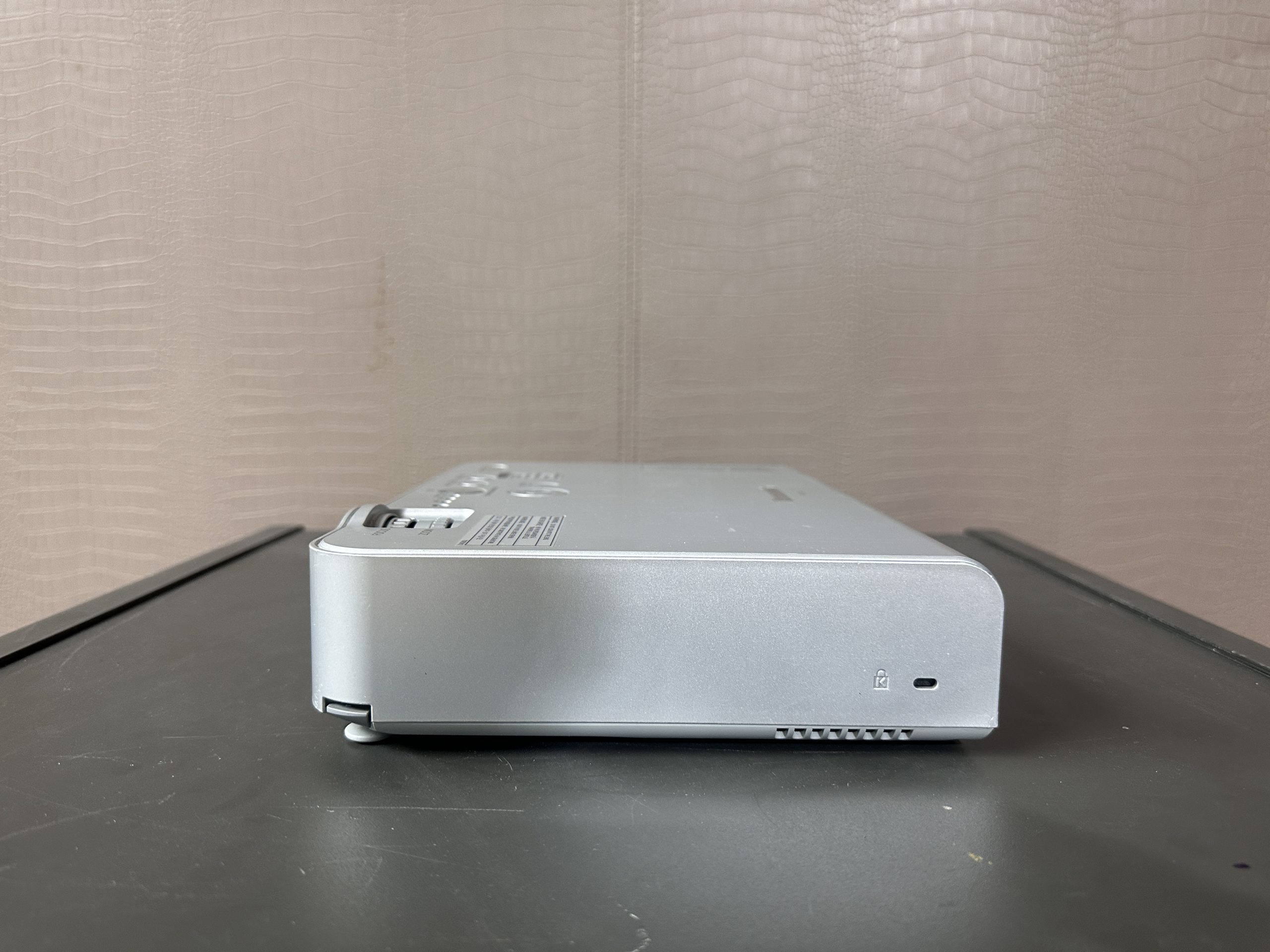 LCD โปรเจเตอร์ แบรนด์ Panasonic รุ่น PT-LB51 LCD โปรเจเตอร์ แบรนด์ Panasonic รุ่น PT-LB51