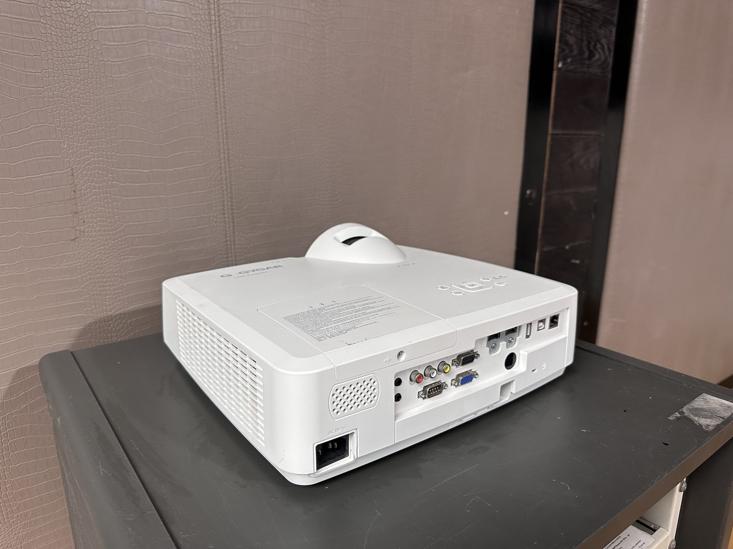 LCD Projector แบรนด์ G GYGAR รุ่น CS 45 LCD Projector แบรนด์ G GYGAR รุ่น CS 45