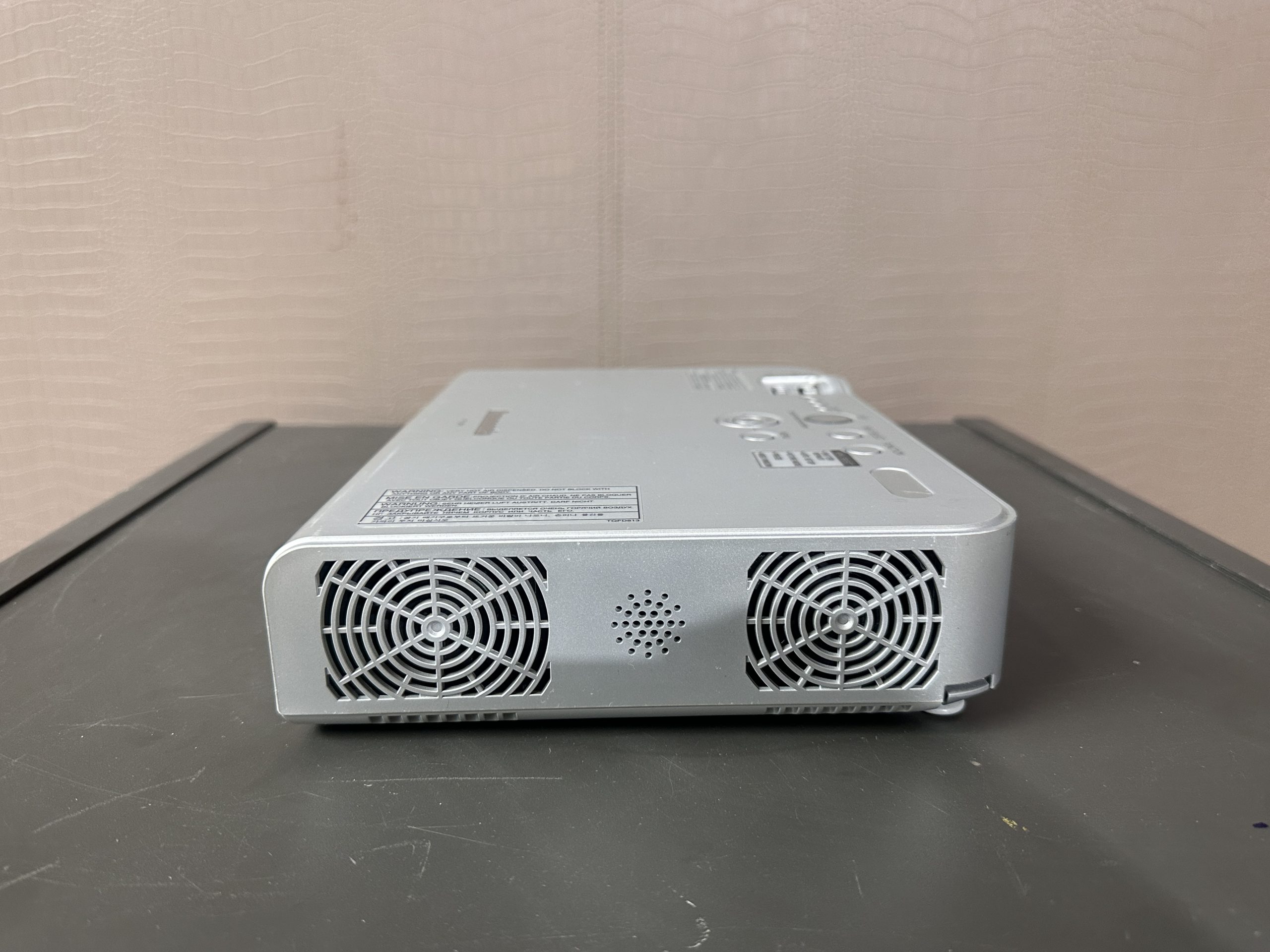 LCD โปรเจเตอร์ แบรนด์ Panasonic รุ่น PT-LB51 LCD โปรเจเตอร์ แบรนด์ Panasonic รุ่น PT-LB51