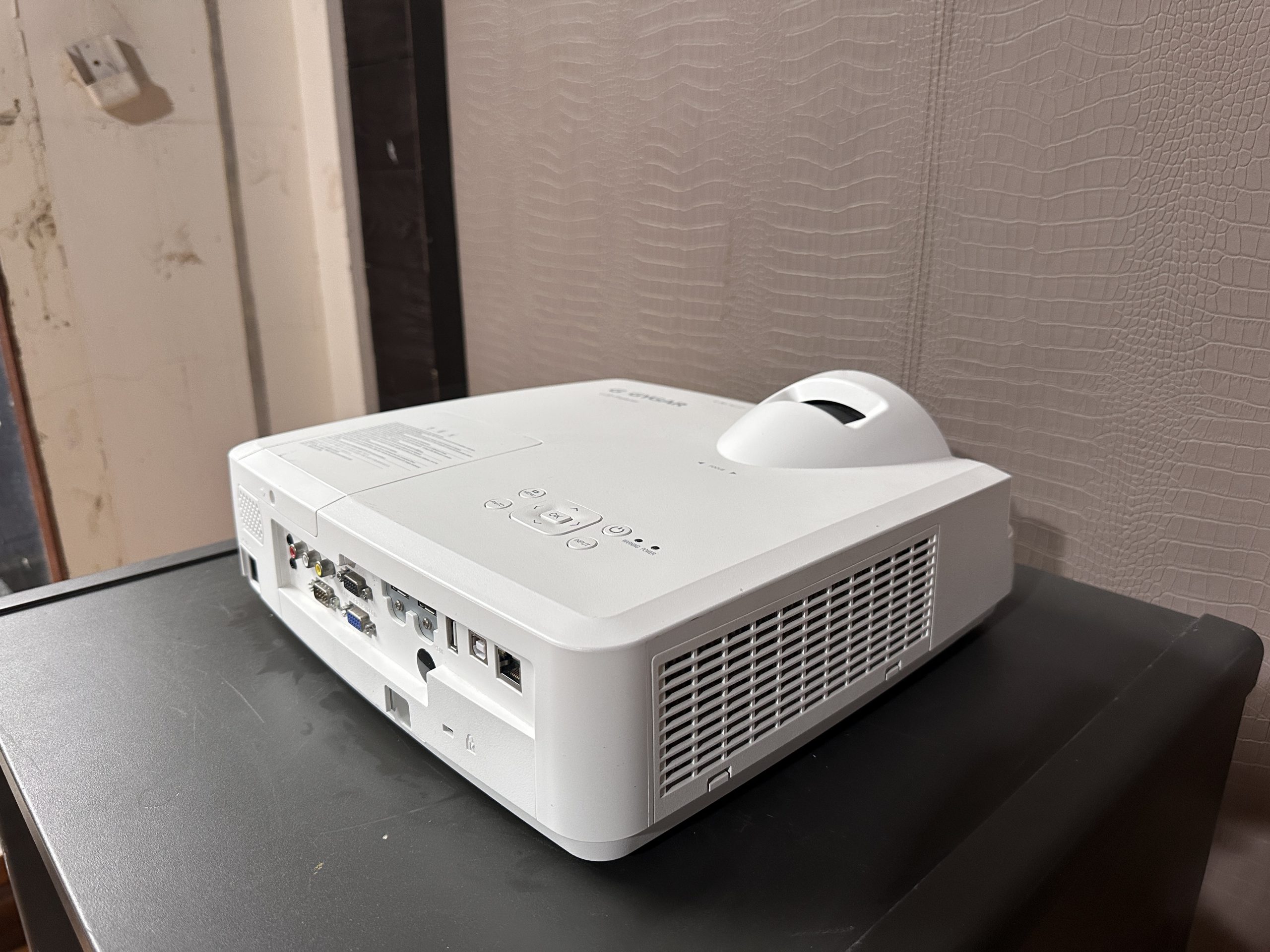 LCD Projector แบรนด์ G GYGAR รุ่น CS 45 LCD Projector แบรนด์ G GYGAR รุ่น CS 45