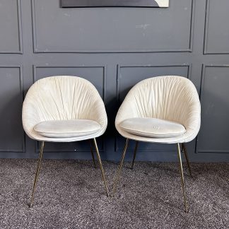 เก้าอี้ เบาะผ้ากำมะหยี่สี… เก้าอี้ เบาะผ้ากำมะหยี่สี…