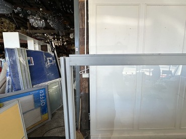 พาดิชั่น แผ่นกระจกใสด้านบน ตัวพาดิชั่นไม้อัดหุ้มผ้าสีเทา 2 แผ่น แผ่นทึบ 3 แผ่น โครงอลูมิเนียม พาดิชั่น แผ่นกระจกใสด้านบน ตัวพาดิชั่นไม้อัดหุ้มผ้าสีเทา 2 แผ่น แผ่นทึบ 3 แผ่น โครงอลูมิเนียม