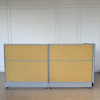 พาดิชั่นตัวแอล แบรนด์ ROCKWORTH ตัวพาดิชั่นไม้อัดหุ้มผ้าสีเหลือง โครงอลูมิเนียม ขาเหล็กสีเทา