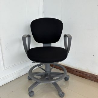 เก้าอี้สำนักงาน แบรนด์ KOKUYO เบาะผ้าสีดำ