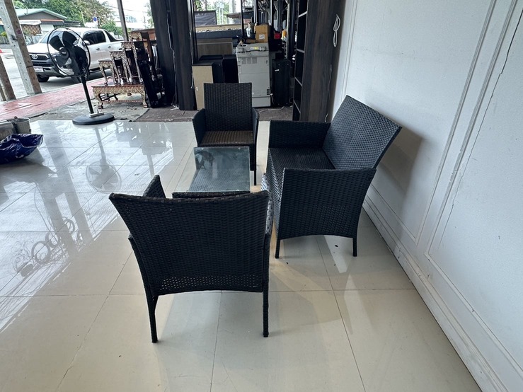 ชุดรับแขกหวายเทียม 4 ที่นั่ง พร้อมโต๊ะกลาง ท็อปวางกระจก สีดำ ชุดรับแขกหวายเทียม 4 ที่นั่ง พร้อมโต๊ะกลาง ท็อปวางกระจก สีดำ
