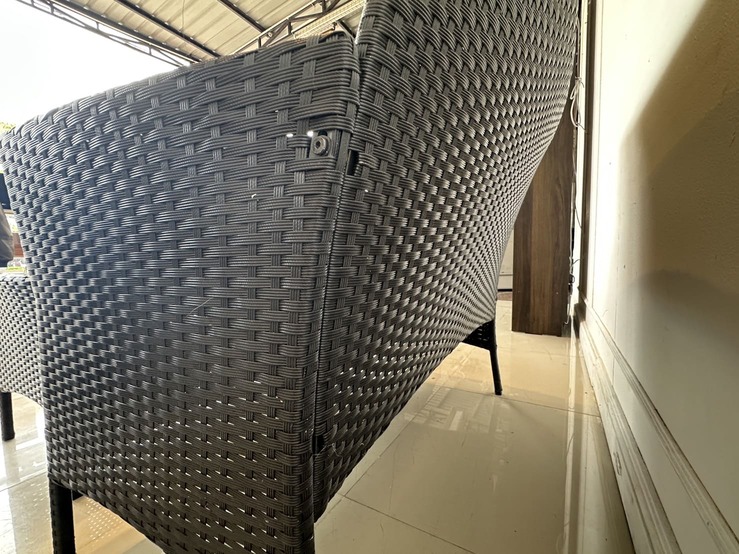 ชุดรับแขกหวายเทียม 4 ที่นั่ง พร้อมโต๊ะกลาง ท็อปวางกระจก สีดำ ชุดรับแขกหวายเทียม 4 ที่นั่ง พร้อมโต๊ะกลาง ท็อปวางกระจก สีดำ