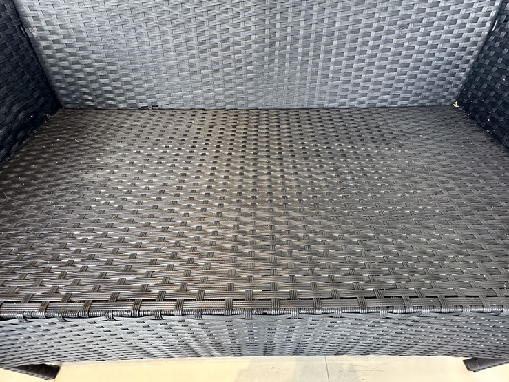 ชุดรับแขกหวายเทียม 4 ที่นั่ง พร้อมโต๊ะกลาง ท็อปวางกระจก สีดำ ชุดรับแขกหวายเทียม 4 ที่นั่ง พร้อมโต๊ะกลาง ท็อปวางกระจก สีดำ