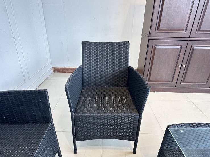 ชุดรับแขกหวายเทียม 4 ที่นั่ง พร้อมโต๊ะกลาง ท็อปวางกระจก สีดำ ชุดรับแขกหวายเทียม 4 ที่นั่ง พร้อมโต๊ะกลาง ท็อปวางกระจก สีดำ