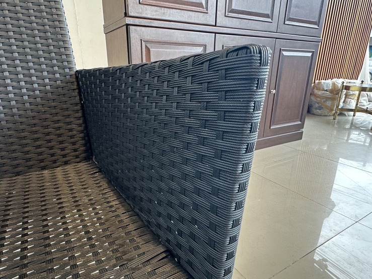 ชุดรับแขกหวายเทียม 4 ที่นั่ง พร้อมโต๊ะกลาง ท็อปวางกระจก สีดำ ชุดรับแขกหวายเทียม 4 ที่นั่ง พร้อมโต๊ะกลาง ท็อปวางกระจก สีดำ