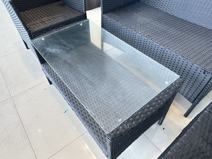 ชุดรับแขกหวายเทียม 4 ที่นั่ง พร้อมโต๊ะกลาง ท็อปวางกระจก สีดำ ชุดรับแขกหวายเทียม 4 ที่นั่ง พร้อมโต๊ะกลาง ท็อปวางกระจก สีดำ