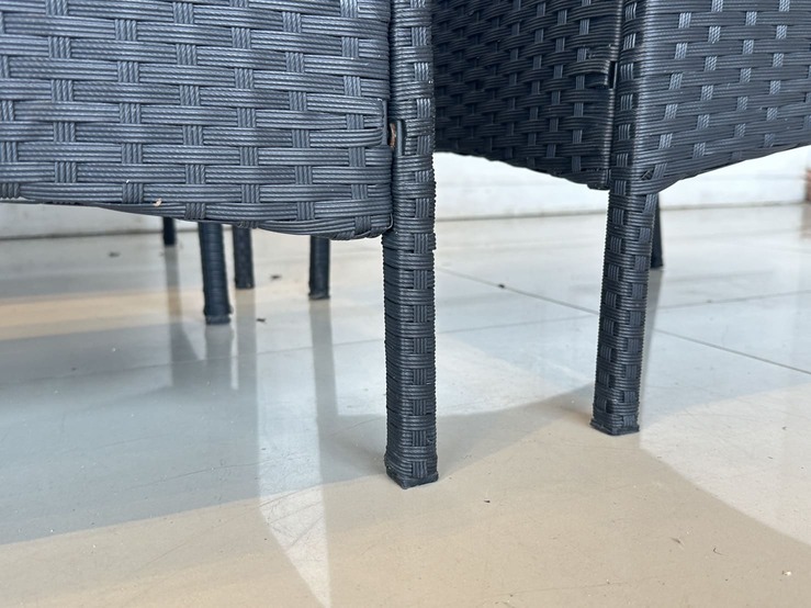 ชุดรับแขกหวายเทียม 4 ที่นั่ง พร้อมโต๊ะกลาง ท็อปวางกระจก สีดำ ชุดรับแขกหวายเทียม 4 ที่นั่ง พร้อมโต๊ะกลาง ท็อปวางกระจก สีดำ