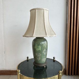 โคมไฟตั้งโต๊ะ โป๊ะผ้าสีคร… โคมไฟตั้งโต๊ะ โป๊ะผ้าสีคร…