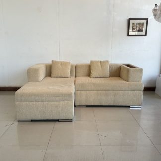 โซฟา 2 ที่นั่ง เบาะผ้ากำมะหยี่สีส้ม โครงไม้ MDF ขาเหล็กสีดำ