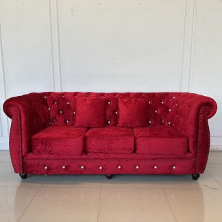 โซฟา 3 ที่นั่ง เบาะผ้ากำมะหยี่สีแดง พิงหลังดึงดุม