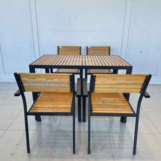 ชุดโต๊ะทานอาหารไม้สน 4 ที่นั่ง ท็อปกลม ขากลึงกลม พร้อมเก้าอี้