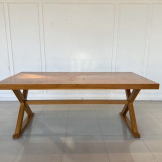 ชุดโต๊ะทานอาหาร OUTDOOR 4 ที่นั่ง ท็อปและเก้าอี้ไม้ยางตีระแนง โครงขาเหล็กสีเทา