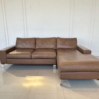 โซฟา 2 ที่นั่ง แบรนด์ MODERNFORM เบาะหนังผ้าไหมสีน้ำตาล