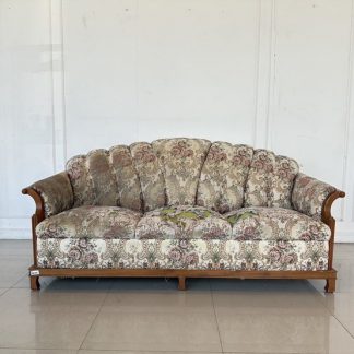 โซฟาแอล 3 ที่นั่ง เบาะผ้าสีครีม มีช่องสำหรับวางของ โครงไม้ ขาเหล็ก