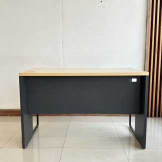 โต๊ะทำงาน ท็อปไม้ MDF สีบ…