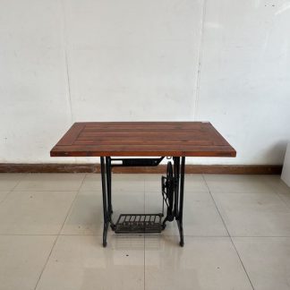 โต๊ะทานอาหาร ท็อปบานหน้าต…