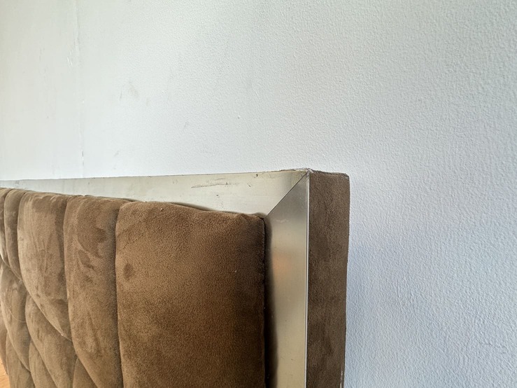 เตียงนอน 6 ฟุต แบรนด์ SB FURNITURE โครงและหัวเตียงหุ้มผ้ากำมะหยี่สีน้ำตาล เตียงนอน 6 ฟุต แบรนด์ SB FURNITURE โครงและหัวเตียงหุ้มผ้ากำมะหยี่สีน้ำตาล