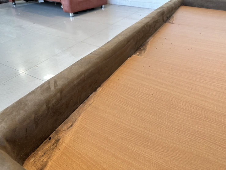 เตียงนอน 6 ฟุต แบรนด์ SB FURNITURE โครงและหัวเตียงหุ้มผ้ากำมะหยี่สีน้ำตาล เตียงนอน 6 ฟุต แบรนด์ SB FURNITURE โครงและหัวเตียงหุ้มผ้ากำมะหยี่สีน้ำตาล