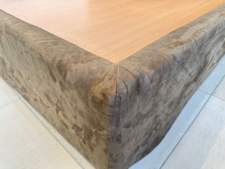 เตียงนอน 6 ฟุต แบรนด์ SB FURNITURE โครงและหัวเตียงหุ้มผ้ากำมะหยี่สีน้ำตาล เตียงนอน 6 ฟุต แบรนด์ SB FURNITURE โครงและหัวเตียงหุ้มผ้ากำมะหยี่สีน้ำตาล