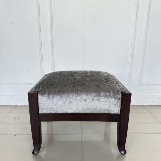 สตูล เบาะผ้ากำมะหยี่สีเทา… สตูล เบาะผ้ากำมะหยี่สีเทา…