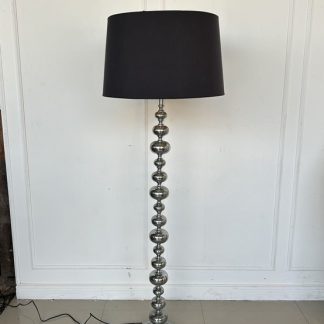 โคมไฟตั้งพื้น โป๊ะผ้าสีดำ…