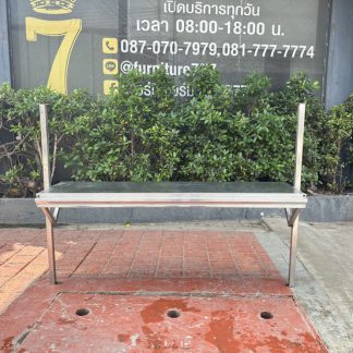 ชั้นเสริมสแตนเลส เกรด 304 ขอบหน้าหลังมีที่เสี่ยบกระดาศ เสามีรูยึดน็อต