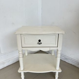 โต๊ะข้าง สไตล์วินเทจ 1 ลิ้นชัก มือจับอลูมืเนียม โครงขาไม้จริงสีครีม