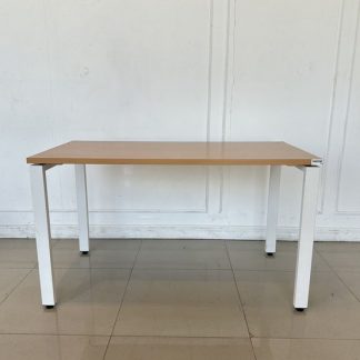 โต๊ะทำงาน ท็อปไม้ MDF สีน…