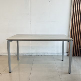 โต๊ะทำงาน ท็อปไม้ MDF สีเทาลายไม้ โครงขาเหล็กสีเทา (ขนาดกว้าง 130 CM.)
