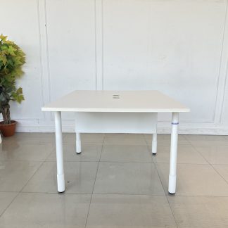 โต๊ะทำงาน ท็อปไม้ MDF สีน้ำตาลเข้ม โครงขาเหล็กสีขาว (ขนาดกว้าง 120.5 CM.)