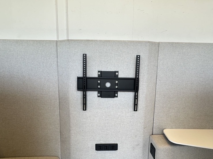 โซฟาพักผ่อน โซฟาสำหรับนั่งรอ เบาะผ้าสีเทา โต๊ะเลคเชอร์ไม้ MDF ขาไม้สนสีน้ำตาล พร้อมชุดแขวนทีวี และปลั๊กไฟ ช่อง USB โซฟาพักผ่อน โซฟาสำหรับนั่งรอ เบาะผ้าสีเทา โต๊ะเลคเชอร์ไม้ MDF ขาไม้สนสีน้ำตาล พร้อมชุดแขวนทีวี และปลั๊กไฟ ช่อง USB