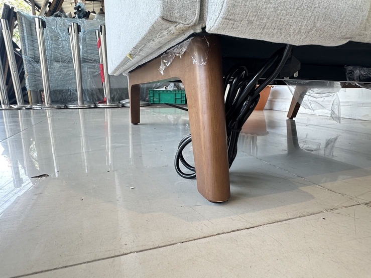 โซฟาพักผ่อน โซฟาสำหรับนั่งรอ เบาะผ้าสีเทา โต๊ะเลคเชอร์ไม้ MDF ขาไม้สนสีน้ำตาล พร้อมชุดแขวนทีวี และปลั๊กไฟ ช่อง USB โซฟาพักผ่อน โซฟาสำหรับนั่งรอ เบาะผ้าสีเทา โต๊ะเลคเชอร์ไม้ MDF ขาไม้สนสีน้ำตาล พร้อมชุดแขวนทีวี และปลั๊กไฟ ช่อง USB